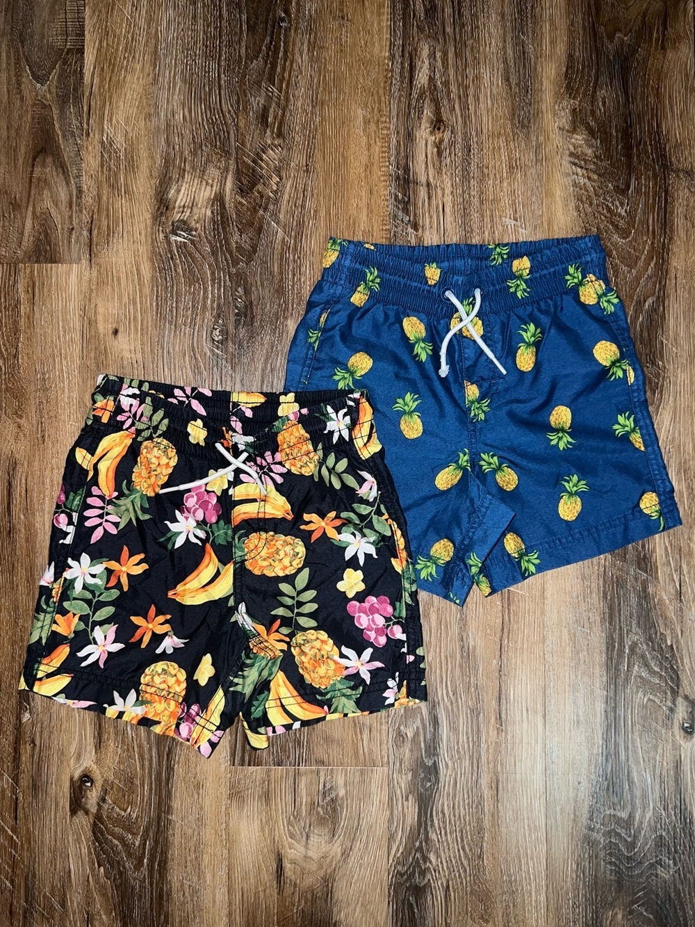 Lot of 2 Old Navy Boys Above Knee Printed Pineapple Swim Trunks, Size S (6-7)